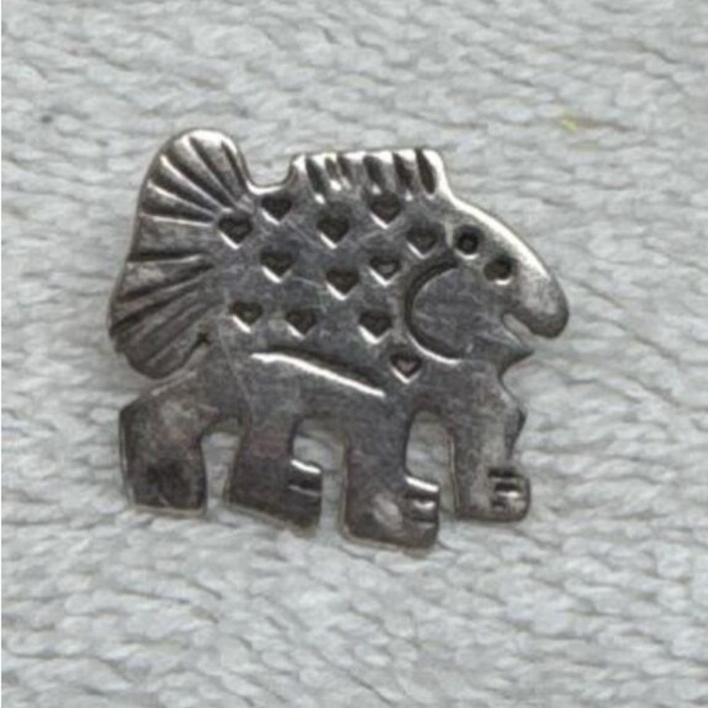 Richard Lindsay Happy Critters Sterling Silver Fish Elephant Stud Earrings 1987 - Picture 2 of 4